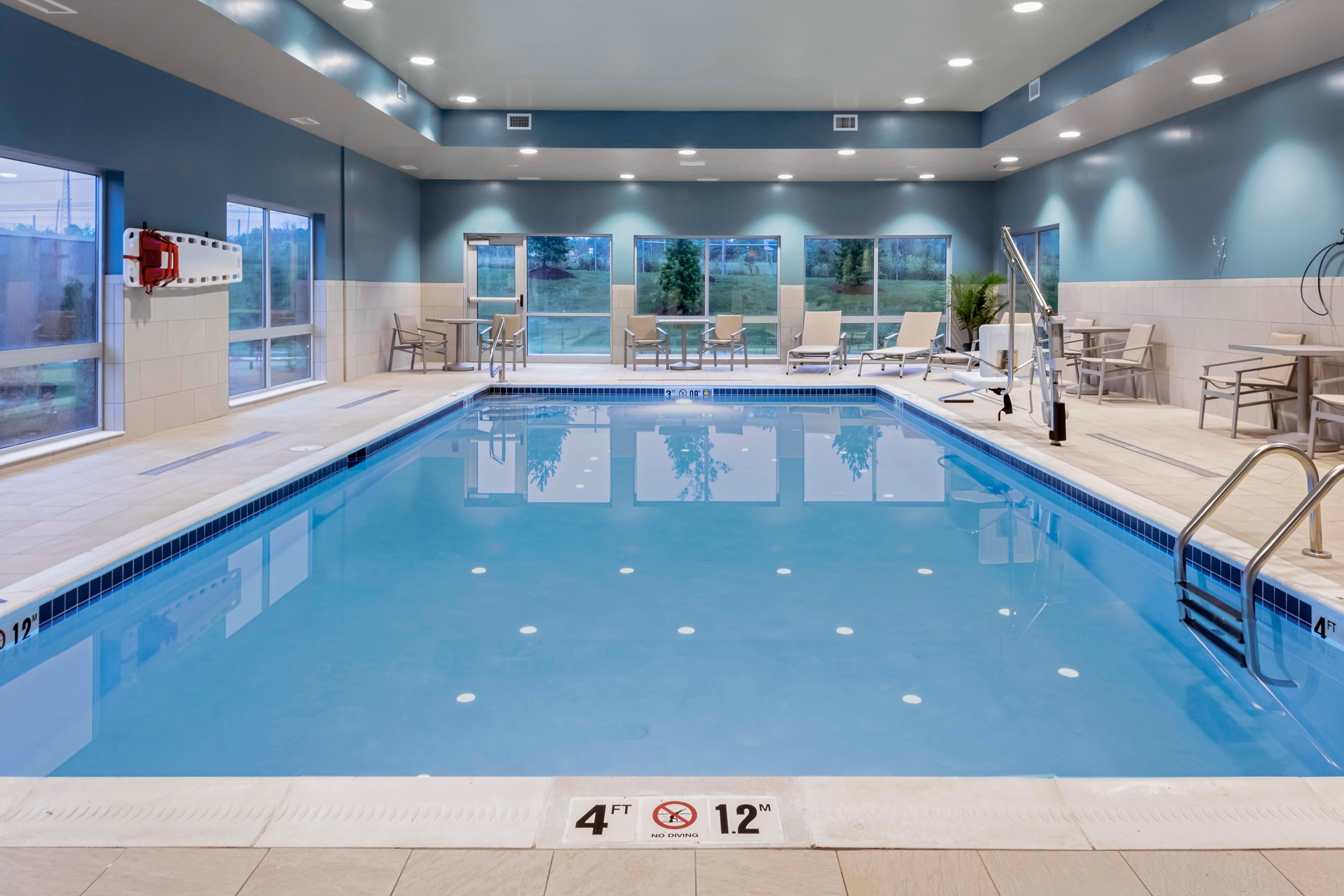 Holiday Inn Express & Suites - Madison By Ihg Luaran gambar