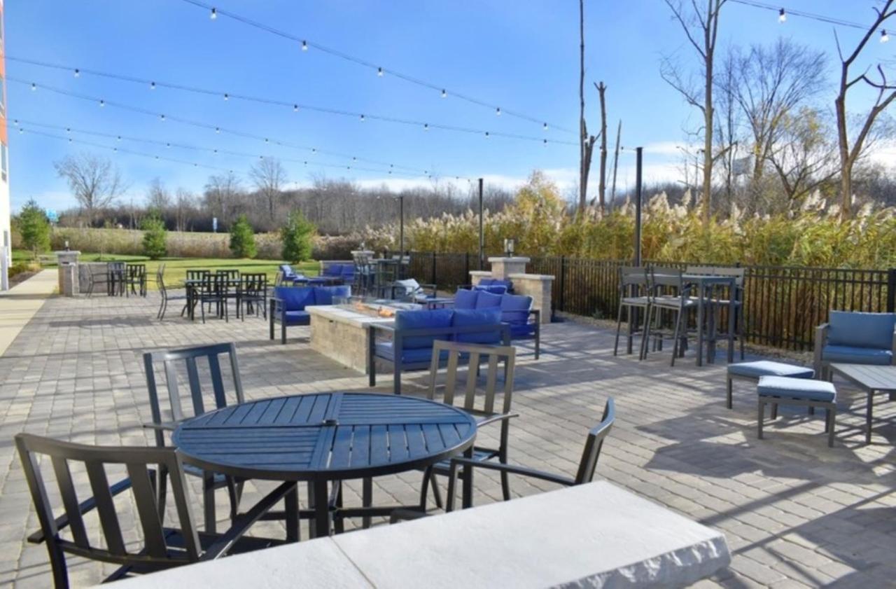 Holiday Inn Express & Suites - Madison By Ihg Luaran gambar